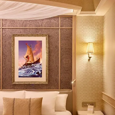 ディズニーランド® ホテル シェシー